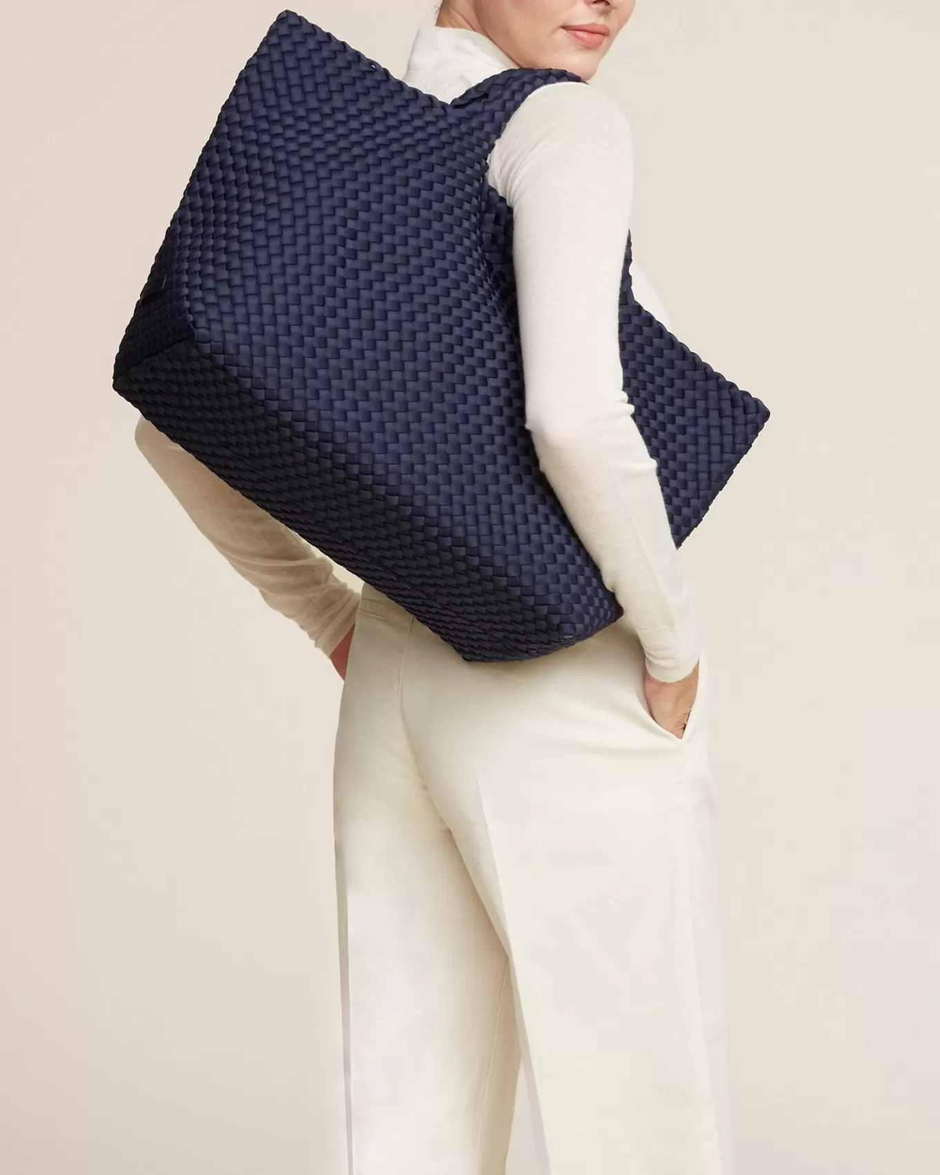 st_barths_stor_veske_3-26.webp NAGHEDI St. Barths Stor Veske^ Skulderveske